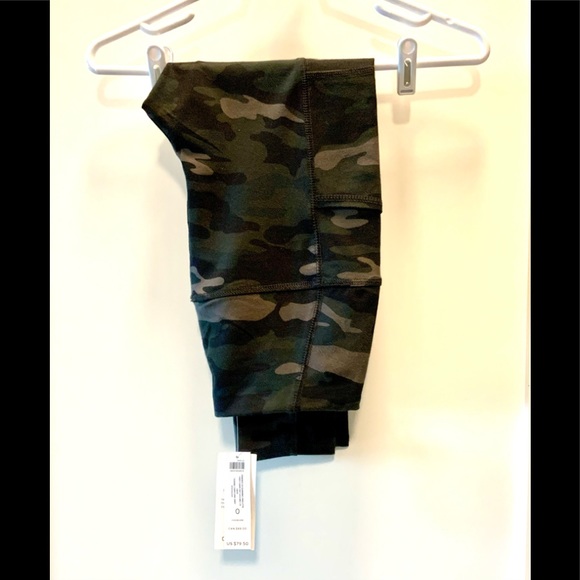 NWT Size 0 Chico’s Zenergy So Slimming Pima Cotton Grey Camo Pocket Legging - Picture 2 of 8